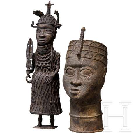 Kopf und Figur eines Oba aus Bronze, Yoruba, Benin, 20. Jhdt. - photo 1