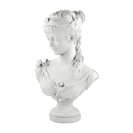 Bust of a young girl. - photo 1