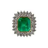 Platinum ring with emerald and diamonds. - photo 3