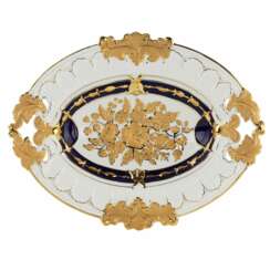 A magnificent porcelain dish with openwork handles. Meissen. 20th century.