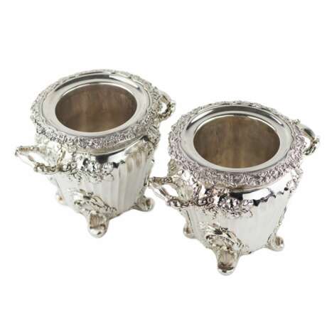 Pair of large, embossed silver wine coolers. England. 1804 Stephen Adams. - Foto 4