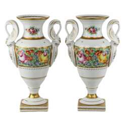 A pair of gilded porcelain Couleuvre vases in the French Empire style. 20th century.