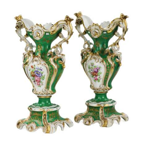 Pair of impressive vases in neo-Rococo style, late 19th century. - photo 3