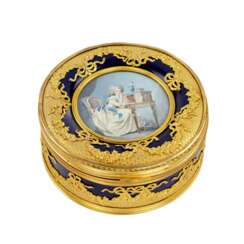 Round porcelain box with a miniature in the style of Louis XVI.