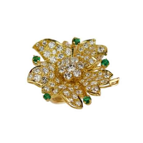 Gold 18K ring with seventy-seven diamonds and five emeralds. - фото 3