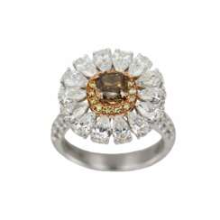 Ring in white 18K gold with diamonds. Marbella.