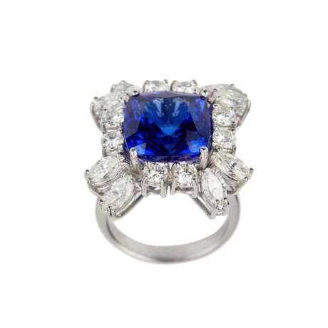 Gold ring with tanzanite and diamonds. - photo 1