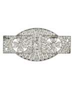 Bijoux de cou. Brooch with diamonds in Art Deco style.