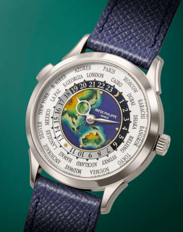 PATEK PHILIPPE. A RARE AND ATTRACTIVE 18K WHITE GOLD AUTOMATIC WORLD TIME WRISTWATCH WITH CLOISONN&#201; ENAMEL DIAL - photo 2