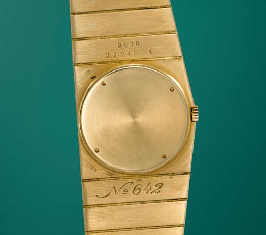 ROLEX. A RARE AND HEAVY 18K GOLD ASYMMETRIC LEFT HANDED WINDING WRISTWATCH WITH INTEGRAL 18K GOLD ‘KING MIDAS’ BRACELET - Foto 4