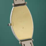 CARTIER. AN EXCEEDINGLY RARE AND EARLY PLATINUM AND 18K GOLD LARGE CURVED TONNEAU-SHAPED WRISTWATCH - photo 3