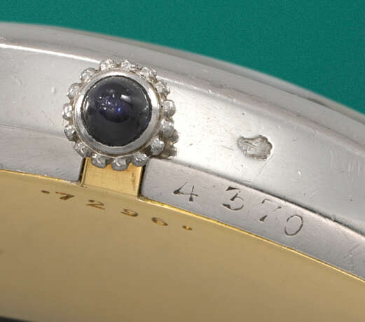 CARTIER. AN EXCEEDINGLY RARE AND EARLY PLATINUM AND 18K GOLD LARGE CURVED TONNEAU-SHAPED WRISTWATCH - photo 4