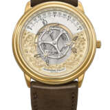 AUDEMARS PIGUET. AN ATTRACTIVE AND UNUSUAL 18K GOLD AUTOMATIC WANDERING HOUR WRISTWATCH - фото 1