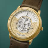 AUDEMARS PIGUET. AN ATTRACTIVE AND UNUSUAL 18K GOLD AUTOMATIC WANDERING HOUR WRISTWATCH - фото 2