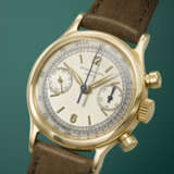 PATEK PHILIPPE. A VERY RARE AND ATTRACTIVE 18K GOLD CHRONOGRAPH WRISTWATCH WITH TWO-TONE AND TACHYMETER SCALE DIAL - Foto 2