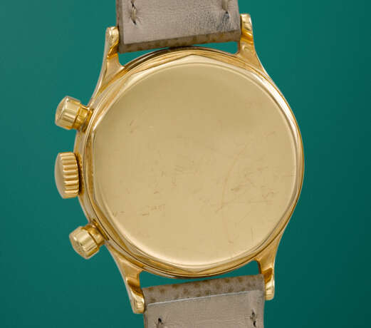 PATEK PHILIPPE. A VERY RARE AND ATTRACTIVE 18K GOLD CHRONOGRAPH WRISTWATCH WITH TWO-TONE AND TACHYMETER SCALE DIAL - Foto 3