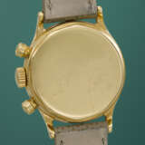 PATEK PHILIPPE. A VERY RARE AND ATTRACTIVE 18K GOLD CHRONOGRAPH WRISTWATCH WITH TWO-TONE AND TACHYMETER SCALE DIAL - Foto 3