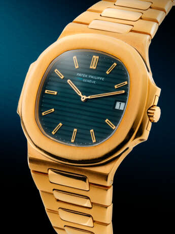 PATEK PHILIPPE. A RARE AND ICONIC 18K GOLD AUTOMATIC WRISTWATCH WITH DATE AND BRACELET - фото 5