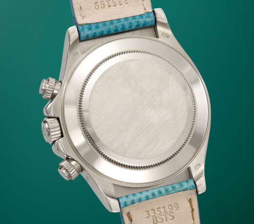 ROLEX. A RARE AND VIBRANT 18K WHITE GOLD AUTOMATIC CHRONOGRAPH WRISTWATCH WITH TURQUOISE DIAL - photo 4