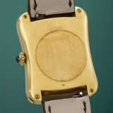 CARTIER. AN EXCEEDINGLY RARE, LARGE AND UNUSUAL 18K GOLD RECTANGULAR WRISTWATCH - photo 3