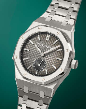 AUDEMARS PIGUET. AN EXCEPTIONAL, IMPRESSIVE AND LIGHTWEIGHT TITANIUM MINUTE REPEATING `SUPERSONNERIE` WRISTWATCH WITH BRACELET - фото 2