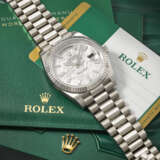 ROLEX. A RARE AND HIGHLY ATTRACTIVE 18K WHITE GOLD AND DIAMOND-SET AUTOMATIC WRISTWATCH WITH SWEEP CENTER SECONDS, DAY, DATE, METEORITE DIAL AND BRACELET - photo 3