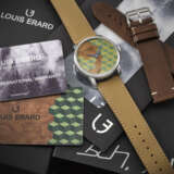 LOUIS ERARD. A UNIQUE AND ATTRACTIVE STAINLESS STEEL AUTOMATIC WRISTWATCH WITH HANDMADE MARQUETRY DIAL - Foto 3