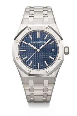 AUDEMARS PIGUET. A COVETED STAINLESS STEEL AUTOMATIC WRISTWATCH WITH SWEEP CENTRE SECONDS, DATE AND BRACELET - photo 1