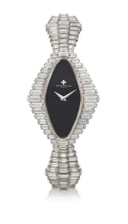 VACHERON CONSTANTIN. A MAGNIFICENT, DAZZLING AND ELEGANT 18K WHITE GOLD AND BAGUETTE-CUT DIAMOND-SET BRACELET WATCH - Foto 1