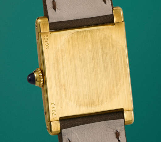 CARTIER. A VERY RARE AND ELEGANT 18K GOLD RECTANGULAR WRISTWATCH - Foto 4