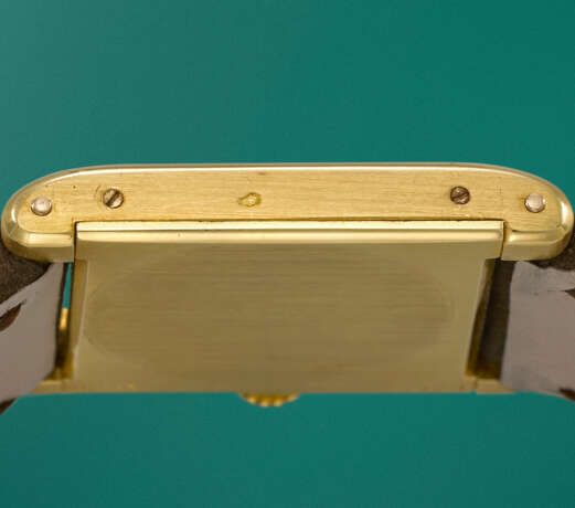 CARTIER. A VERY RARE AND ELEGANT 18K GOLD RECTANGULAR WRISTWATCH - Foto 5