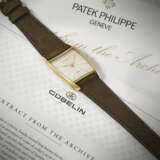 PATEK PHILIPPE. A VERY RARE AND UNUSUAL 18K GOLD ASYMMETRICAL WRISTWATCH, DESIGNED BY GILBERT ALBERT - photo 3