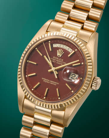 ROLEX. A VERY RARE AND HIGHLY ATTRACTIVE 18K PINK GOLD AUTOMATIC WRISTWATCH WITH SWEEP CENTER SECONDS, OXBLOOD LACQUERED `STELLA` DIAL AND BRACELET - photo 2