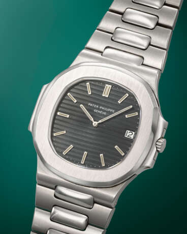 PATEK PHILIPPE. A RARE AND ICONIC STAINLESS STEEL AUTOMATIC WRISTWATCH WITH DATE AND BRACELET - фото 2