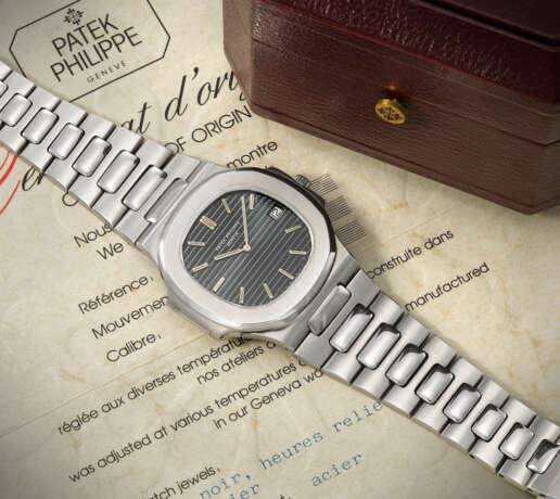 PATEK PHILIPPE. A RARE AND ICONIC STAINLESS STEEL AUTOMATIC WRISTWATCH WITH DATE AND BRACELET - фото 3