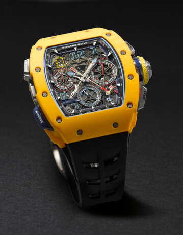 RICHARD MILLE. AN EXTREMELY RARE AND COMPLICATED DARK YELLOW QUARTZ TPT&#174; LIMITED EDITION AUTOMATIC SPLIT-SECONDS CHRONOGRAPH WRISTWATCH WITH DATE, FUNCTION SELECTOR AND RAPID WINDING FUNCTION, SOLD TO BENEFIT ELA - Foto 5