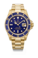 ROLEX. A VERY RARE AND CHARMING 18K GOLD AUTOMATIC WRISTWATCH WITH SWEEP CENTRE SECONDS, DATE, LAPIS LAZULI DIAL AND BRACELET