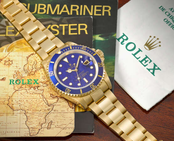 ROLEX. A VERY RARE AND CHARMING 18K GOLD AUTOMATIC WRISTWATCH WITH SWEEP CENTRE SECONDS, DATE, LAPIS LAZULI DIAL AND BRACELET - photo 3