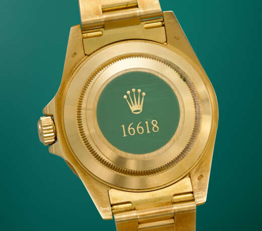 ROLEX. A VERY RARE AND CHARMING 18K GOLD AUTOMATIC WRISTWATCH WITH SWEEP CENTRE SECONDS, DATE, LAPIS LAZULI DIAL AND BRACELET - photo 4