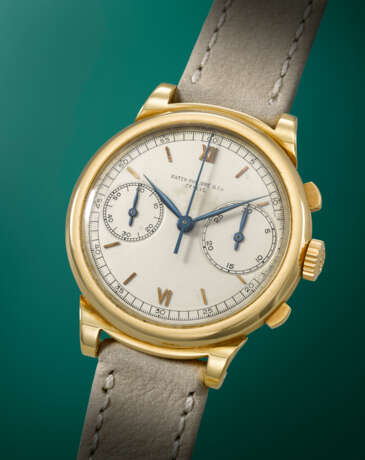 PATEK PHILIPPE. A POSSIBLY UNIQUE, HIGHLY IMPORTANT AND HISTORICAL 18K GOLD PROTOTYPE CHRONOGRAPH WRISTWATCH WITH UNIQUELY CONSTRUCTED CASE AND OVERSIZED 30-MINUTE REGISTER - photo 2