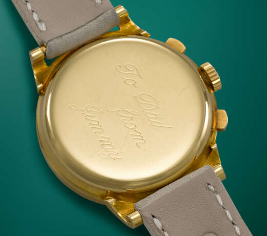 PATEK PHILIPPE. A POSSIBLY UNIQUE, HIGHLY IMPORTANT AND HISTORICAL 18K GOLD PROTOTYPE CHRONOGRAPH WRISTWATCH WITH UNIQUELY CONSTRUCTED CASE AND OVERSIZED 30-MINUTE REGISTER - photo 3