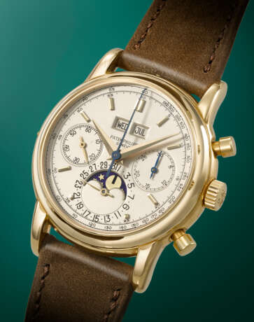 PATEK PHILIPPE. AN EXCEEDINGLY RARE, HIGHLY IMPORTANT AND PREVIOUSLY UNRECORDED 18K GOLD PERPETUAL CALENDAR CHRONOGRAPH WRISTWATCH WITH MOON PHASES AND TACHYMETER SCALE DIAL - фото 2