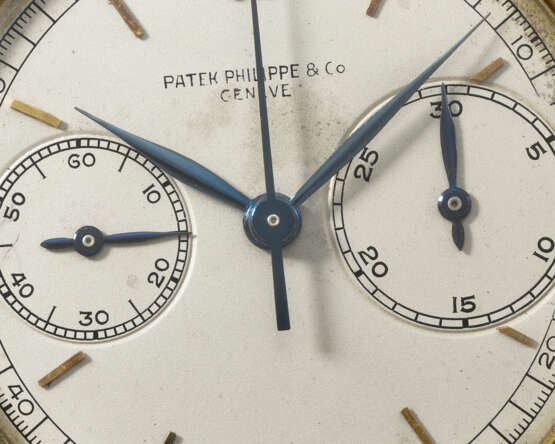 PATEK PHILIPPE. A POSSIBLY UNIQUE, HIGHLY IMPORTANT AND HISTORICAL 18K GOLD PROTOTYPE CHRONOGRAPH WRISTWATCH WITH UNIQUELY CONSTRUCTED CASE AND OVERSIZED 30-MINUTE REGISTER - photo 7