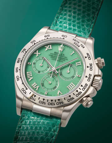 ROLEX. A RARE AND VIBRANT 18K WHITE GOLD AUTOMATIC CHRONOGRAPH WRISTWATCH WITH GREEN CHRYSOPRASE DIAL - photo 2