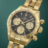 ROLEX. A VERY RARE AND EXTREMELY WELL PRESERVED 18K GOLD CHRONOGRAPH WRISTWATCH WITH BRACELET - Foto 2