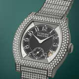 F.P. JOURNE. A RARE AND DAZZLING TYTALIT&#174; TREATED TITANIUM AND DIAMOND-SET QUARTZ TONNEAU-SHAPED WRISTWATCH - Foto 2