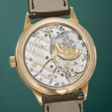 PATEK PHILIPPE. AN ATTRACTIVE 18K PINK GOLD AUTOMATIC ANNUAL CALENDAR WRISTWATCH WITH REGULATOR-STYLE DIAL - photo 4