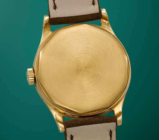 PATEK PHILIPPE. A VERY RARE AND ELEGANT 18K GOLD WRISTWATCH WITH SWEEP CENTRE SECONDS AND LUMINOUS DIAL - Foto 6