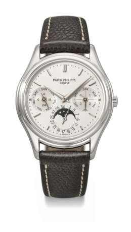 PATEK PHILIPPE. A VERY RARE AND ELEGANT PLATINUM AUTOMATIC PERPETUAL CALENDAR WRISTWATCH WITH MOON PHASES, 24-HOUR, AND LEAP YEAR INDICATION - фото 1