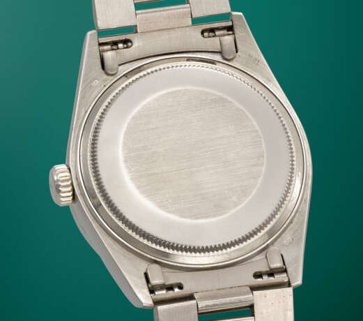 ROLEX. AN EXTREMELY RARE AND VIBRANT 18K WHITE GOLD AND DIAMOND-SET AUTOMATIC WRISTWATCH WITH SWEEP CENTRE SECONDS, DAY, DATE, BABY GREEN LACQUERED `STELLA` DIAL AND BRACELET - photo 3